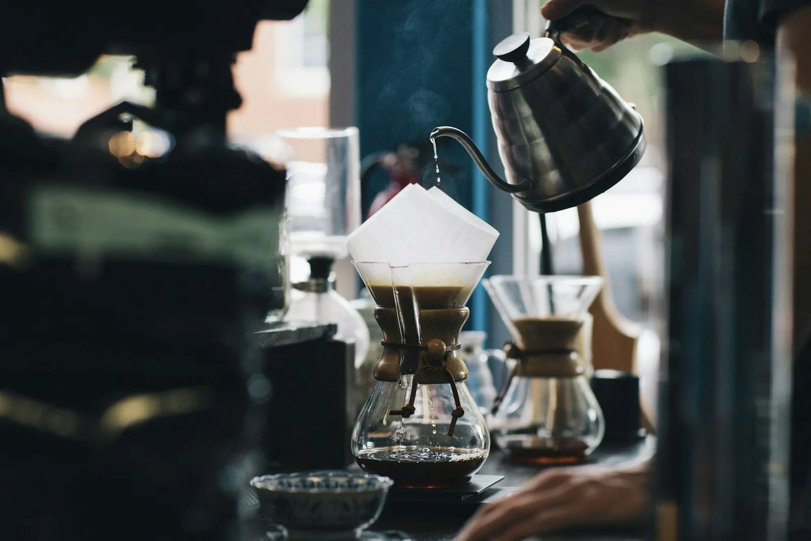Ilustrasi suasana Kopi kemasan & omnichannel